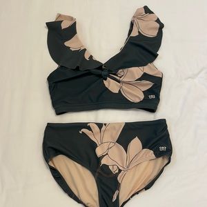 Albion Fit Swim 2 piece - excellent condition (only wore twice on a vacation)